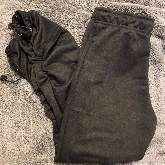 Pretty Little Thing Toggle Joggers - Picture 2 of 4